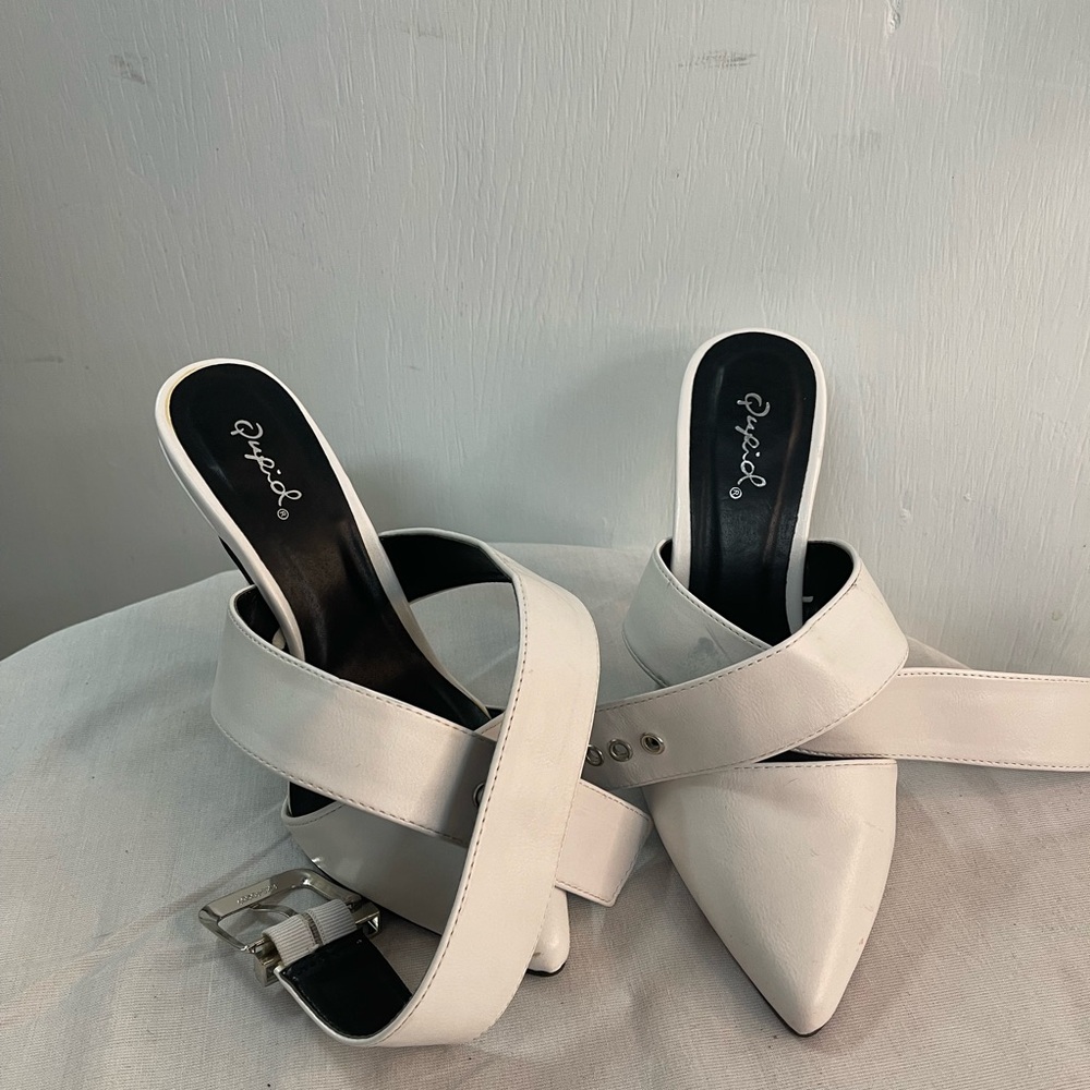 Qupid Women's White Heeled Mules